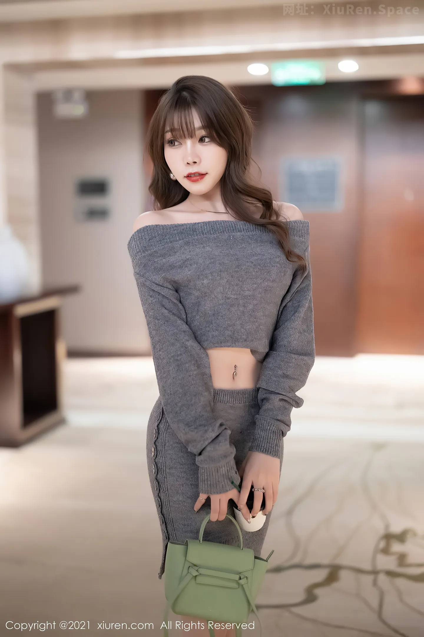 图片[5]-[XiuRen秀人网]VOL.4239 女神芝芝Booty私房针织衣套装配肉丝裤袜半脱秀翘臀诱惑写真90P-秀人网官方网站